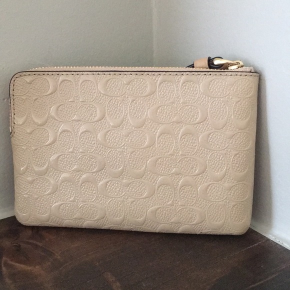 Coach platinum signature C debossed wristlet NWT - Picture 4 of 8
